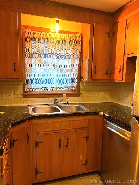 23 Dow Street, New London, Connecticut image 5