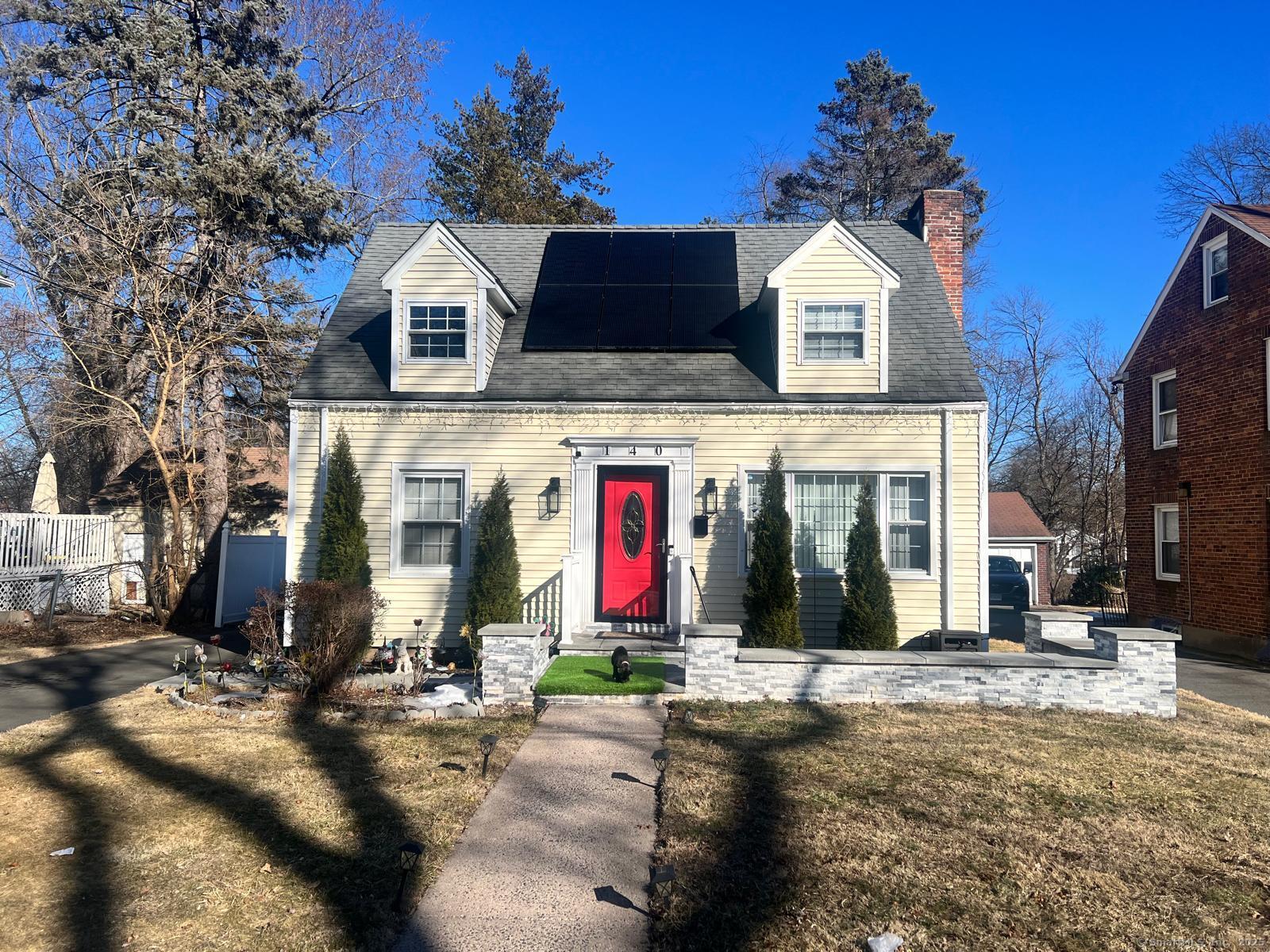 Hartland Street, Hartford, Connecticut - 3 Bedrooms  
2 Bathrooms  
6 Rooms - 