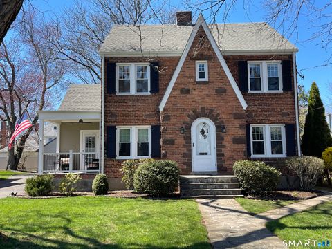 Photo of 219 Auburn Road, West Hartford, CT 06119 (MLS # 24157335)