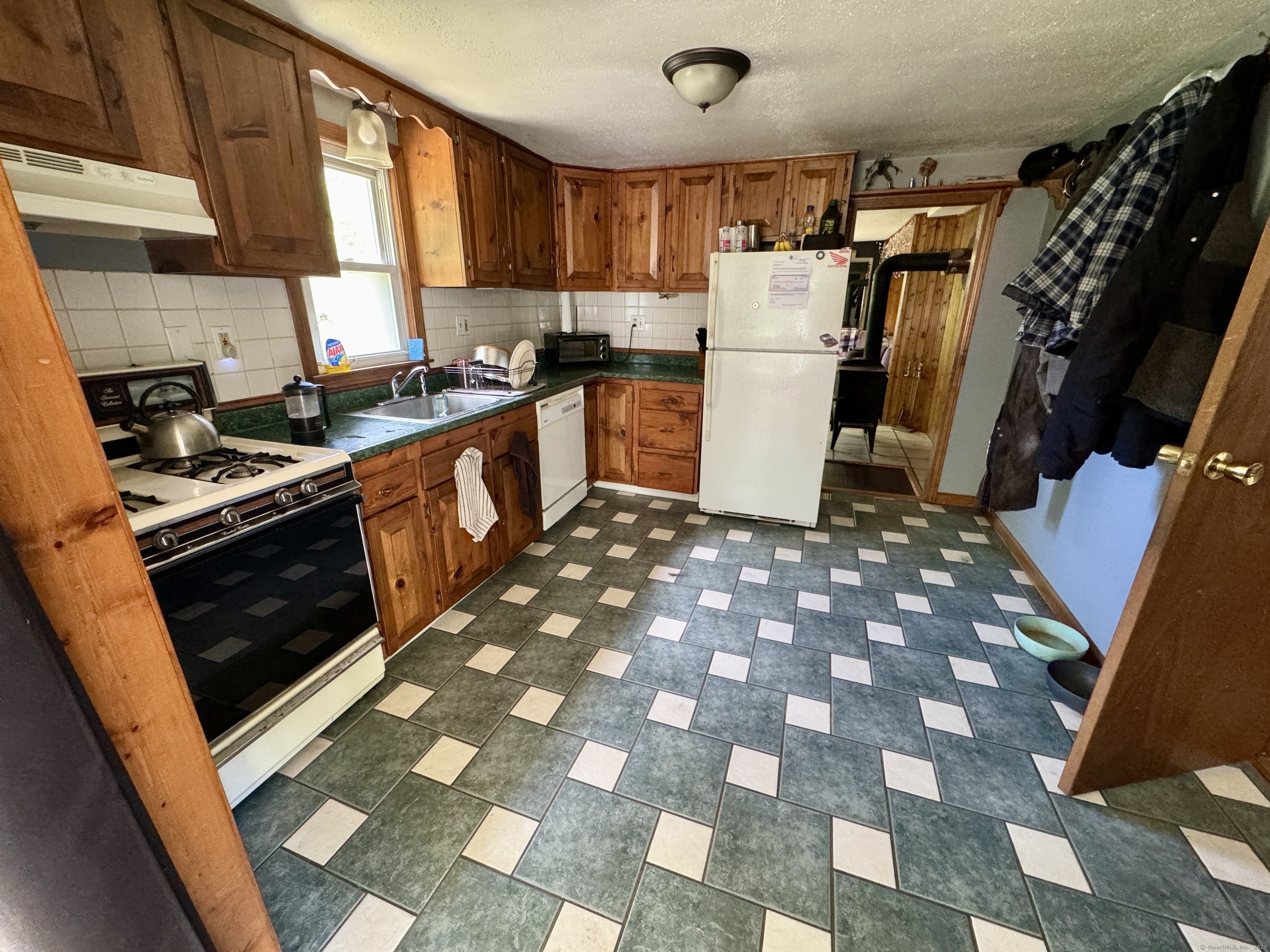616 Crystal Lake Road, Tolland, Connecticut image 17