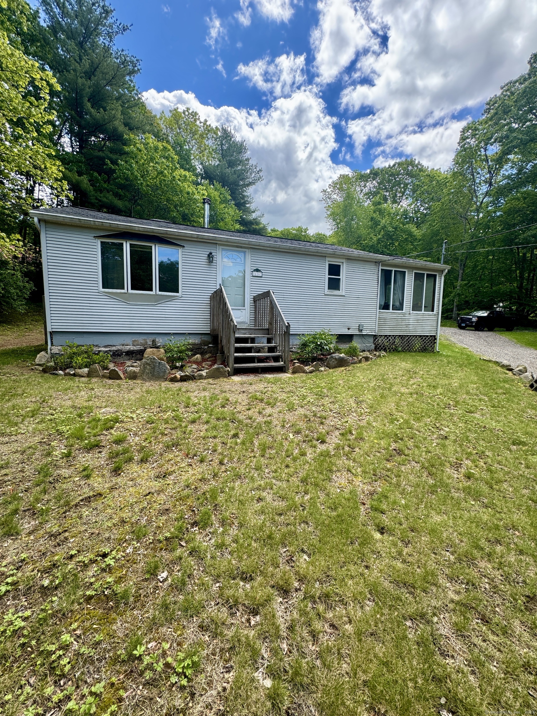 Crystal Lake Road, Tolland, Connecticut - 2 Bedrooms  
1 Bathrooms  
5 Rooms - 