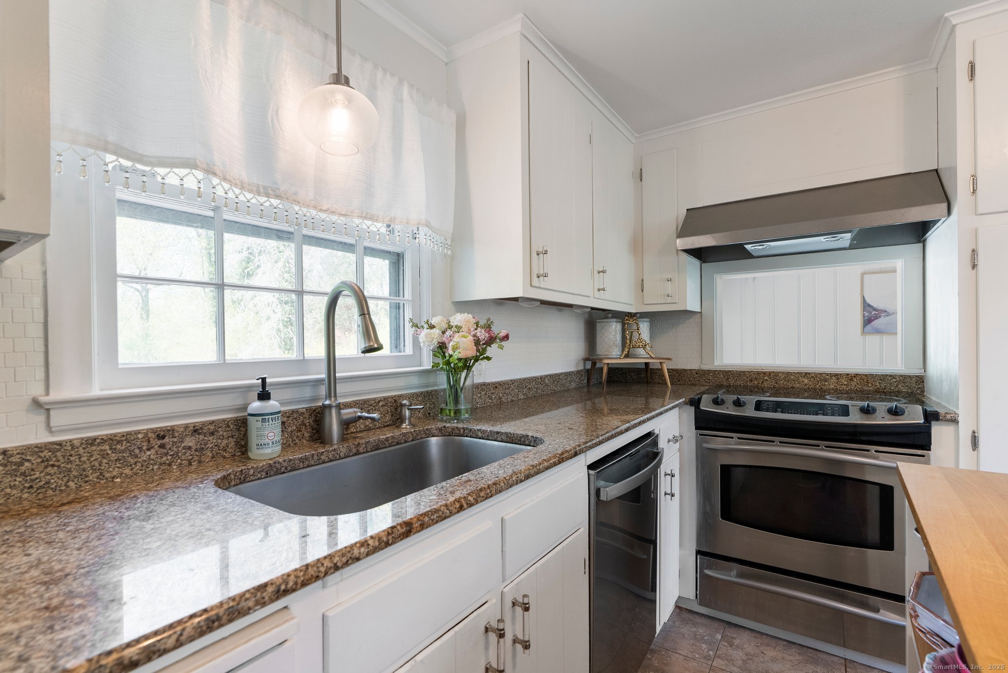 90 Sheep Hill Drive, West Hartford, Connecticut image 12