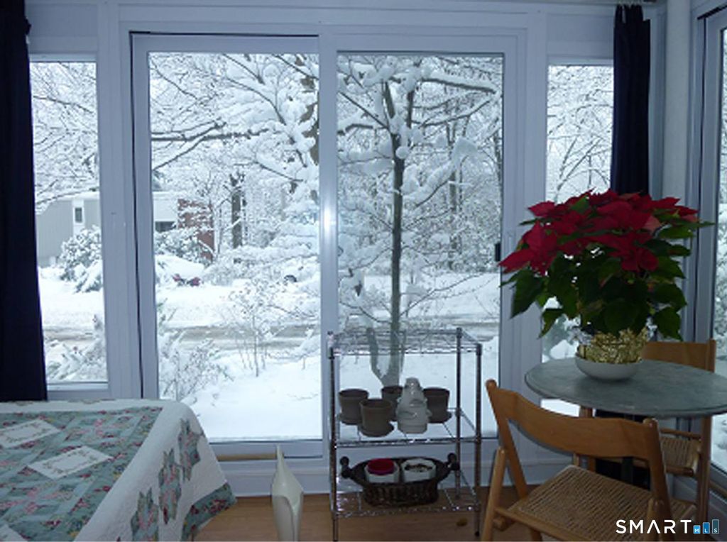 Photo of 22 N Lake Drive #APT D1, Hamden, CT 06517 (MLS # 24146347)