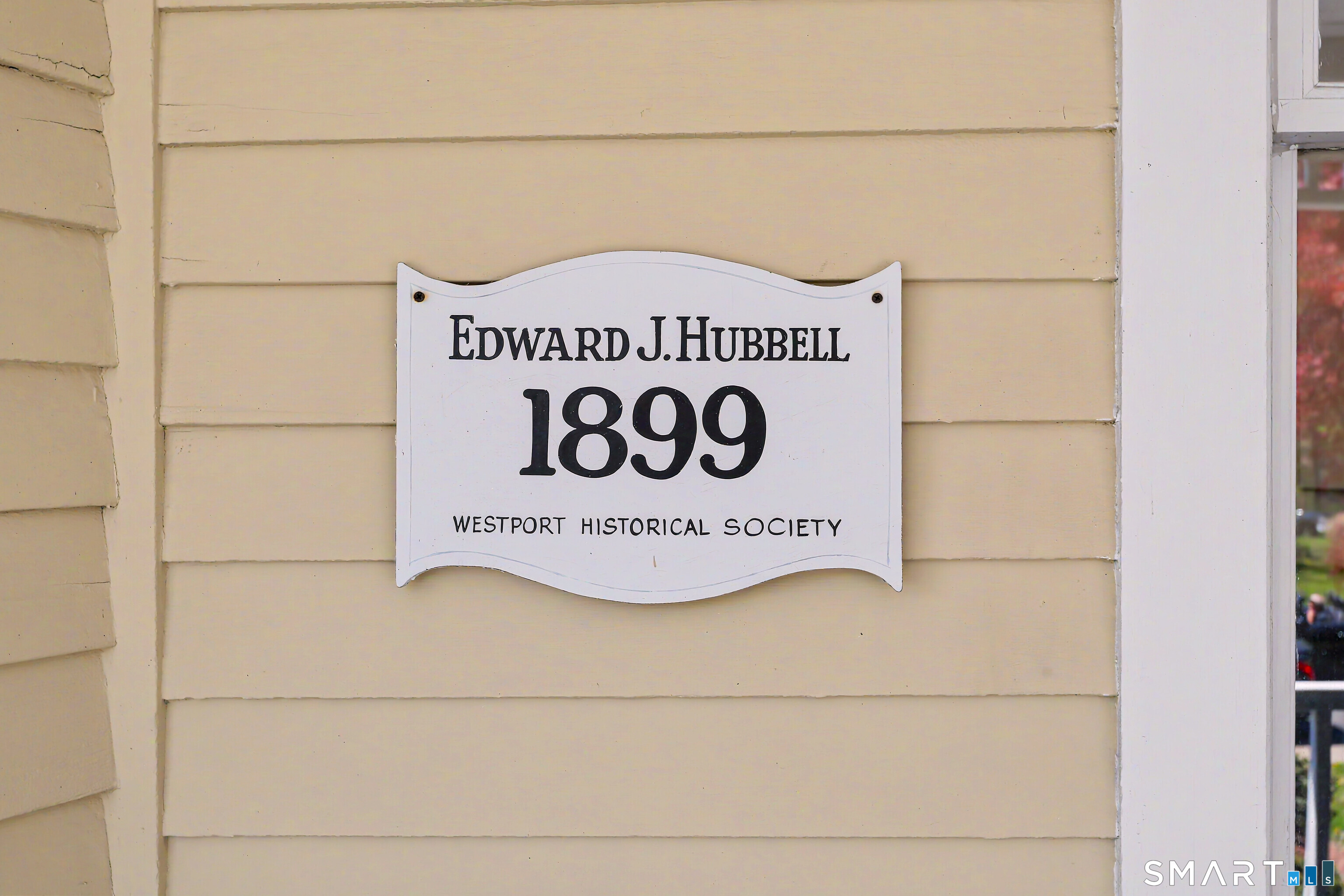 462 Riverside Avenue