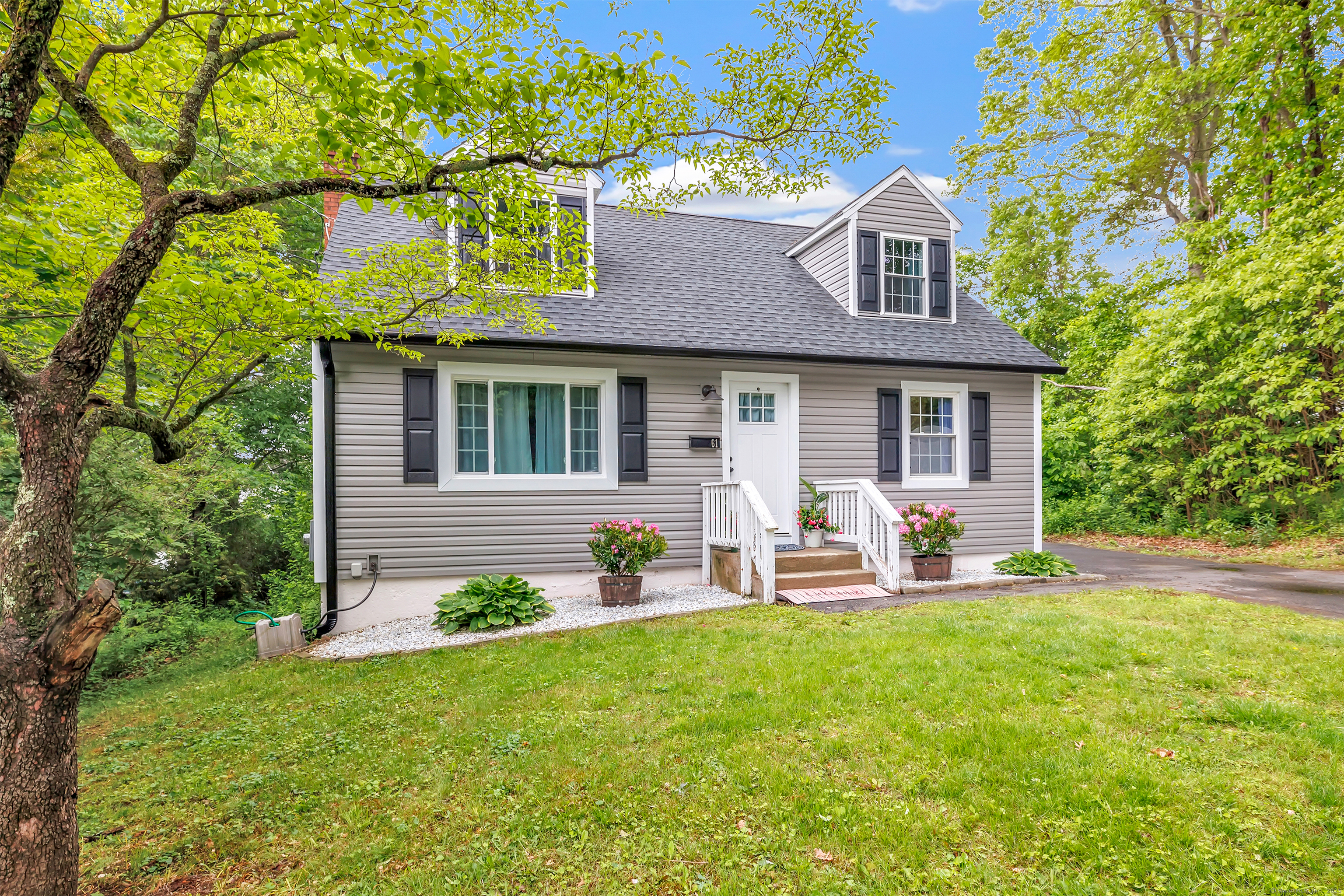 Property for Sale at Navadon Parkway, Middletown, Connecticut - Bedrooms: 3 
Bathrooms: 2 
Rooms: 6  - $350,000