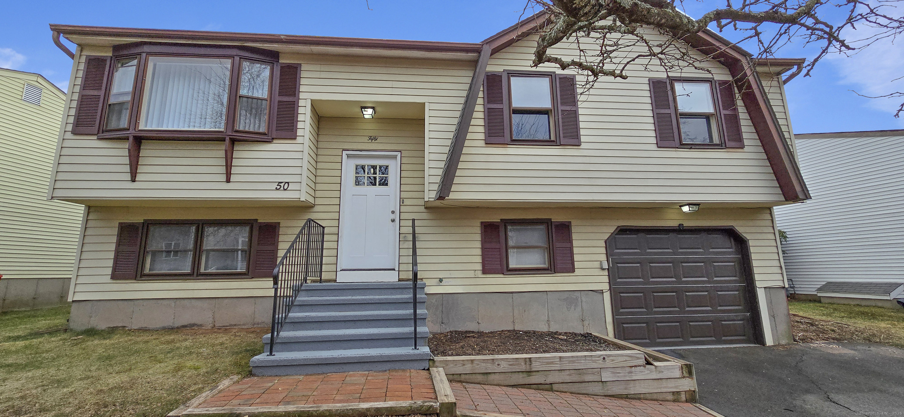 Meetinghouse Ridge, Meriden, Connecticut - 3 Bedrooms  
1 Bathrooms  
7 Rooms - 