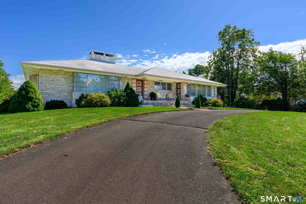 Photo of 821 Townsend Avenue, New Haven, CT 06512 (MLS # 24208564)