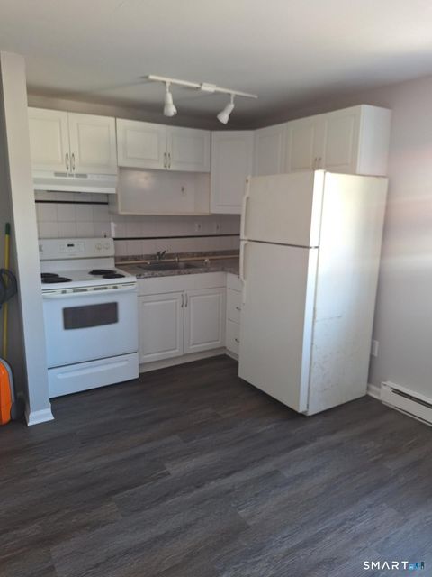 217 Hollister Avenue c6 Bridgeport CT 06607