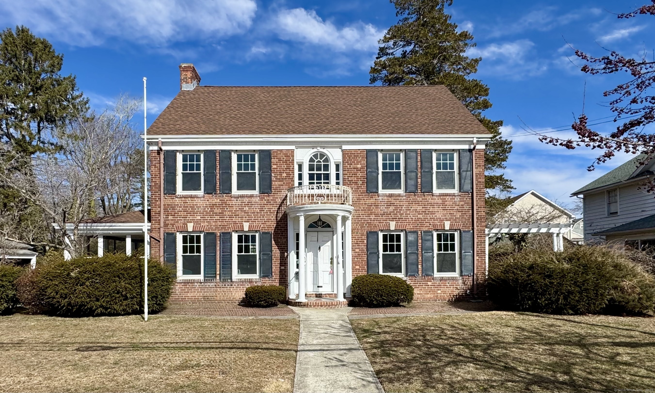 Bedford Avenue, Milford, Connecticut - 5 Bedrooms  
3 Bathrooms  
8 Rooms - 