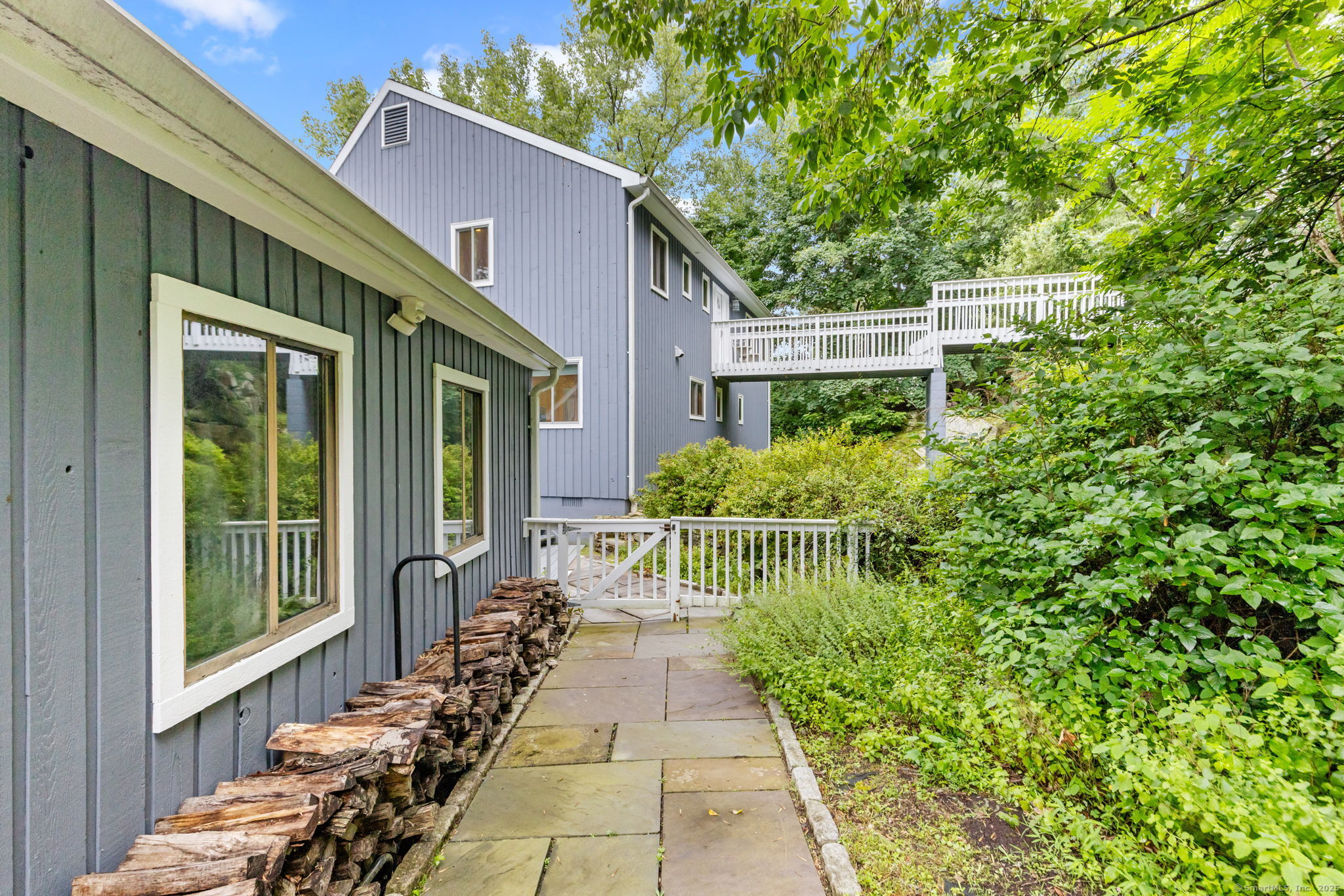 Stamford, Connecticut 06903, United States, 4 Bedrooms Bedrooms, ,3 BathroomsBathrooms,Residential,Active,177110