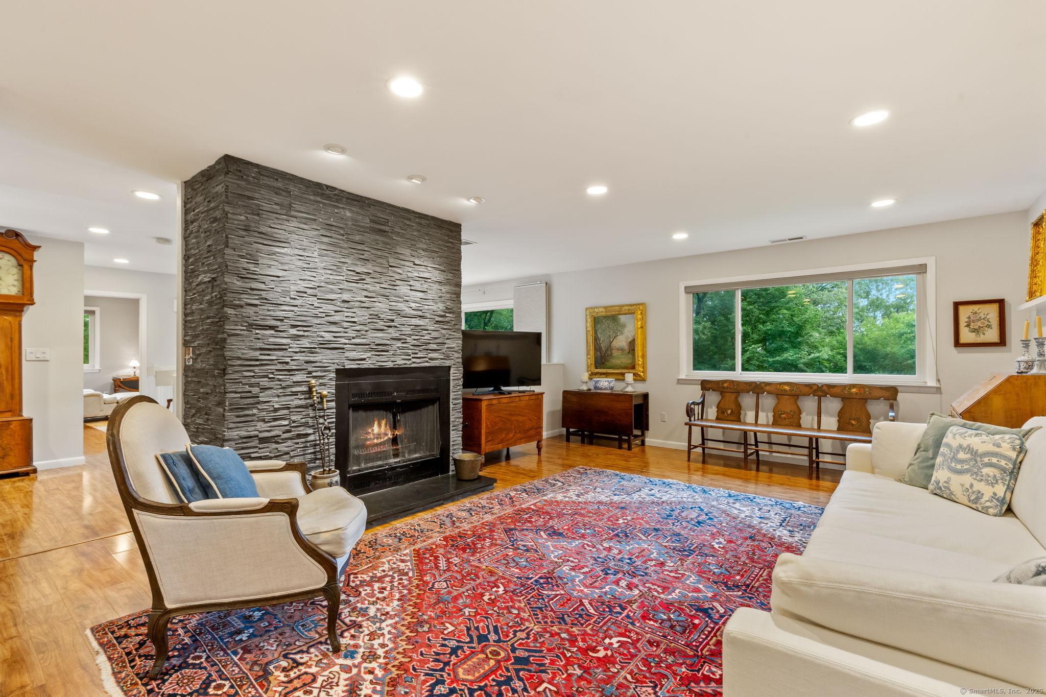 Stamford, Connecticut 06903, United States, 4 Bedrooms Bedrooms, ,3 BathroomsBathrooms,Residential,Active,177110