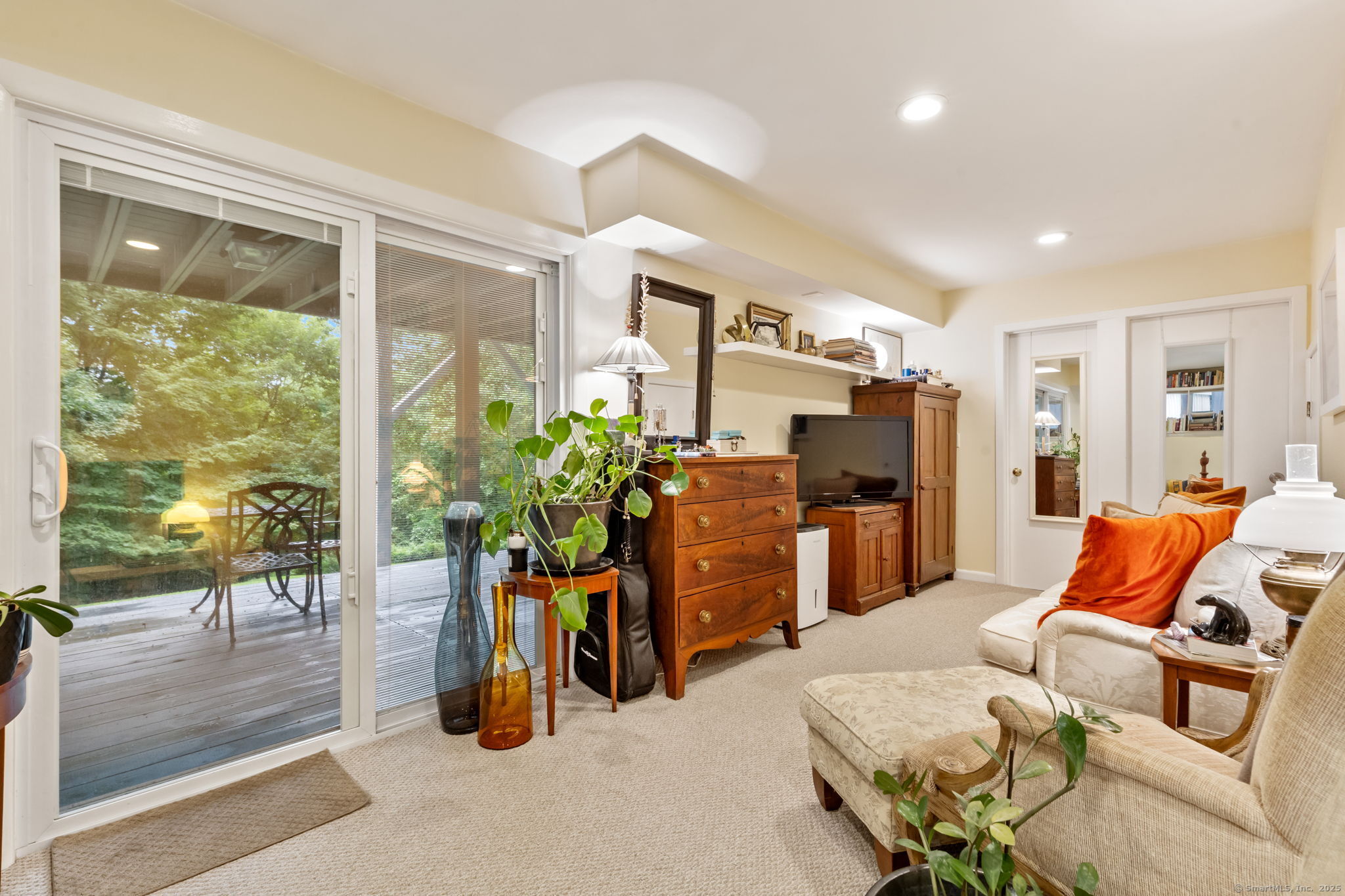 Stamford, Connecticut 06903, United States, 4 Bedrooms Bedrooms, ,3 BathroomsBathrooms,Residential,Active,177110