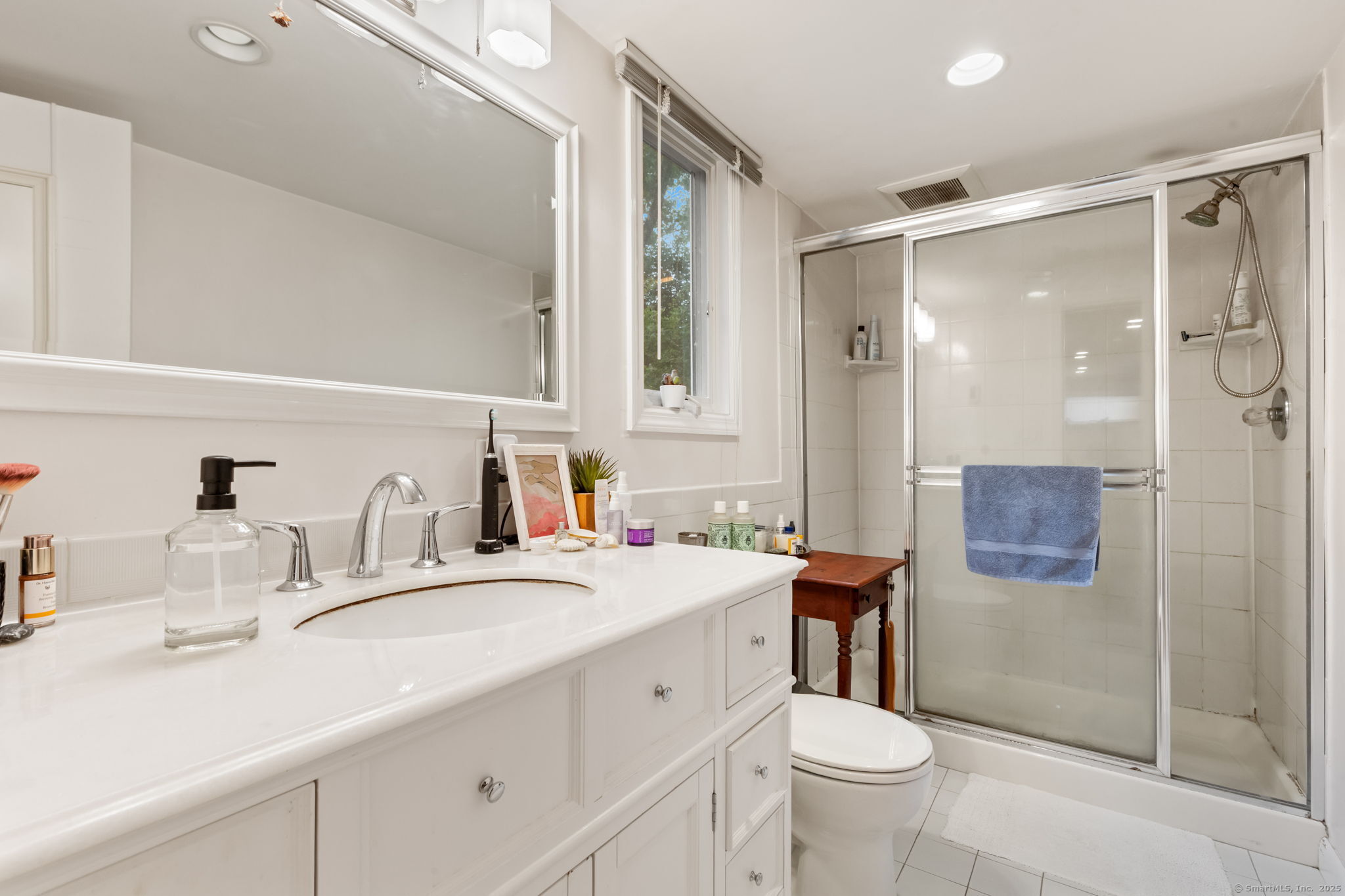 Stamford, Connecticut 06903, United States, 4 Bedrooms Bedrooms, ,3 BathroomsBathrooms,Residential,Active,177110