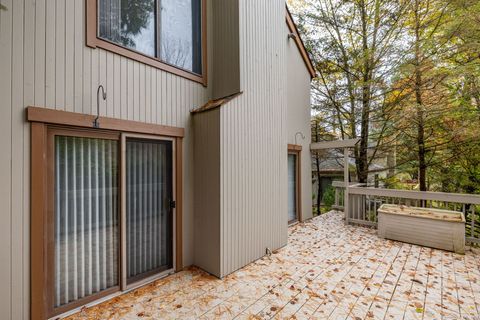 Tiny photo for 2 Highland Square #2, Avon, CT 06001 (MLS # 24133615)