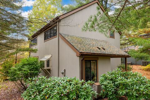 Tiny photo for 2 Highland Square #2, Avon, CT 06001 (MLS # 24133615)