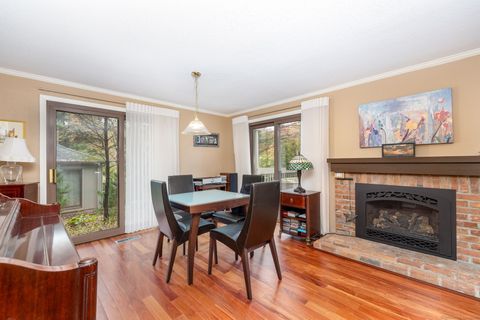 Tiny photo for 2 Highland Square #2, Avon, CT 06001 (MLS # 24133615)