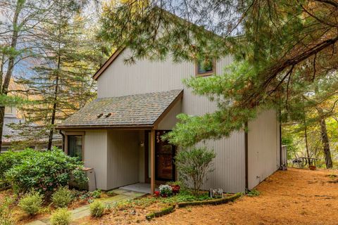 Photo of 2 Highland Square #2, Avon, CT 06001 (MLS # 24133615)