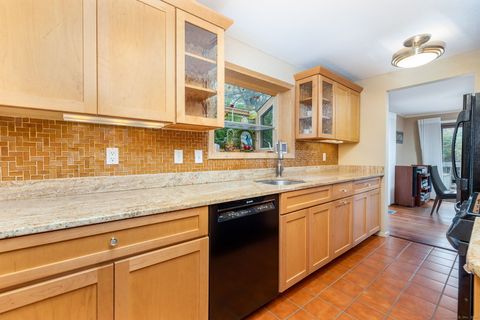 Tiny photo for 2 Highland Square #2, Avon, CT 06001 (MLS # 24133615)
