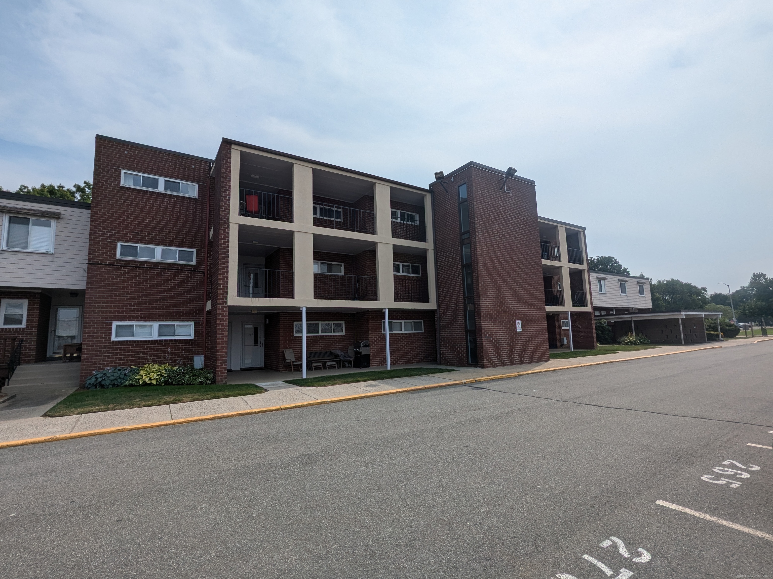 View West Haven, CT 06516 condo