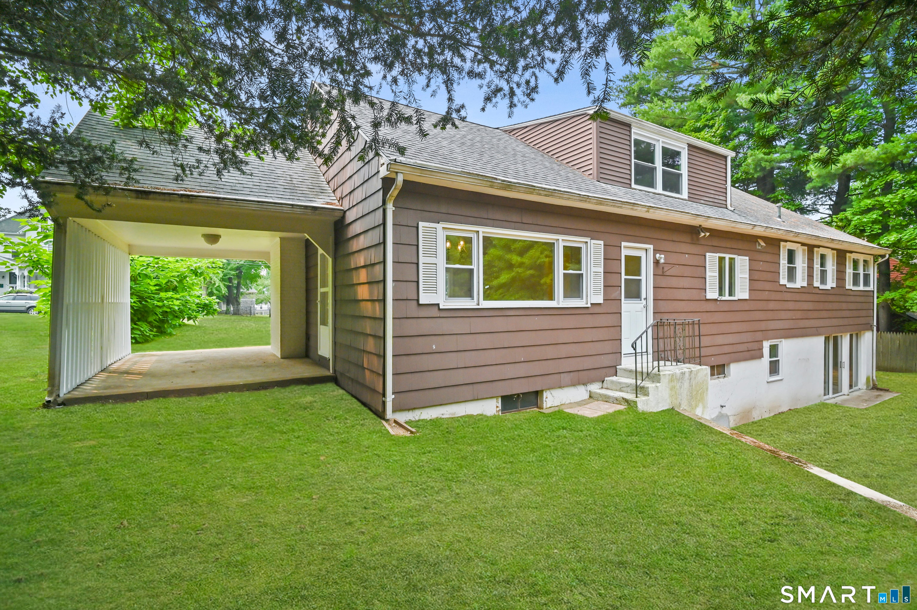 34 Davis Avenue