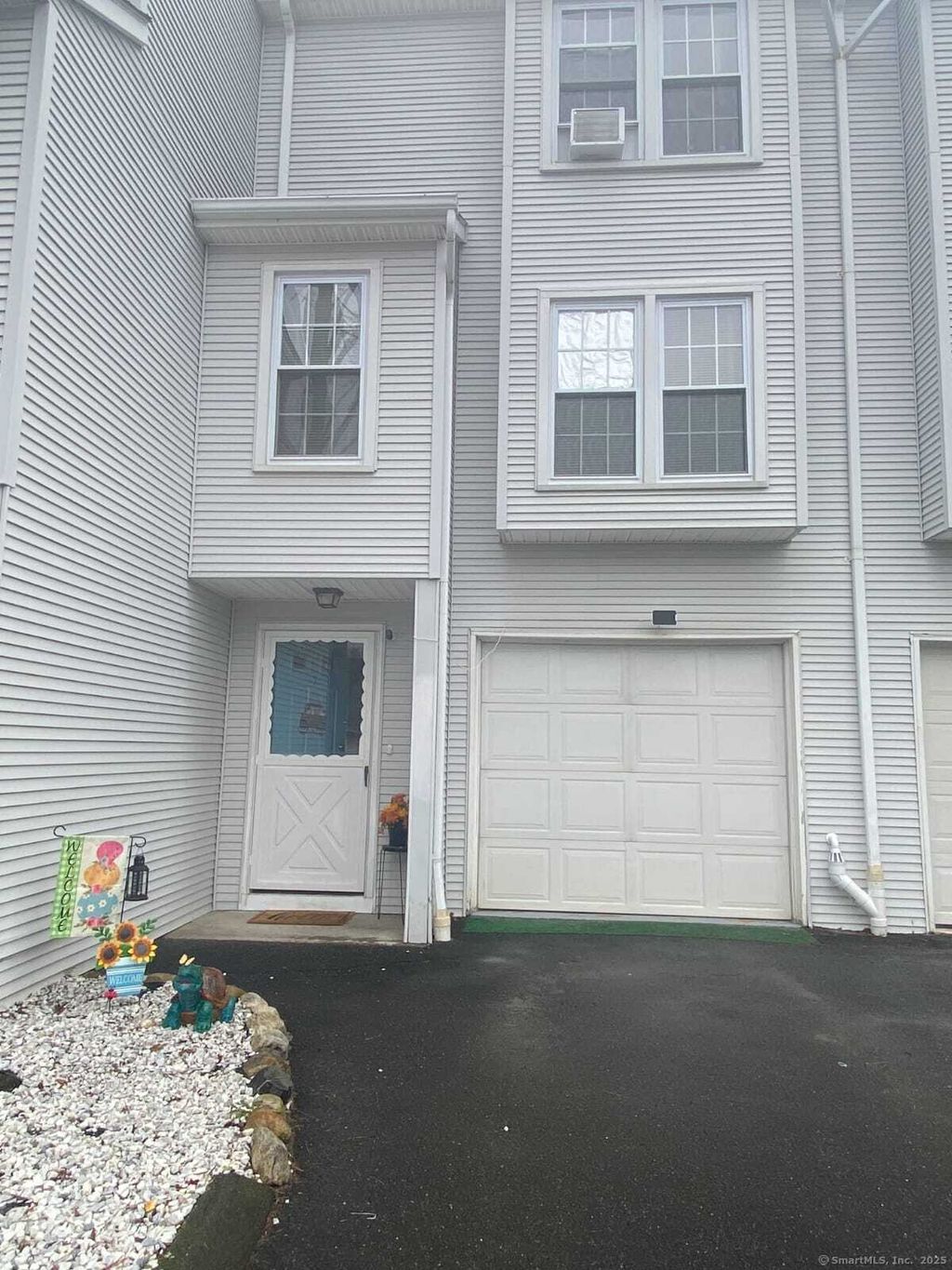 listing image 0