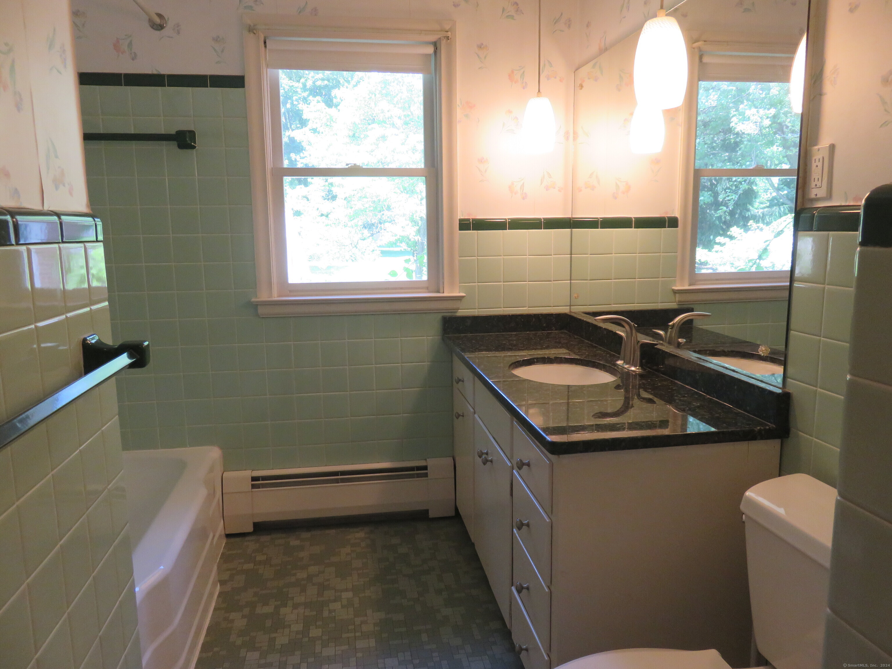 Farmington, Connecticut 06032, United States, 3 Bedrooms Bedrooms, ,2 BathroomsBathrooms,Residential,Active,99788