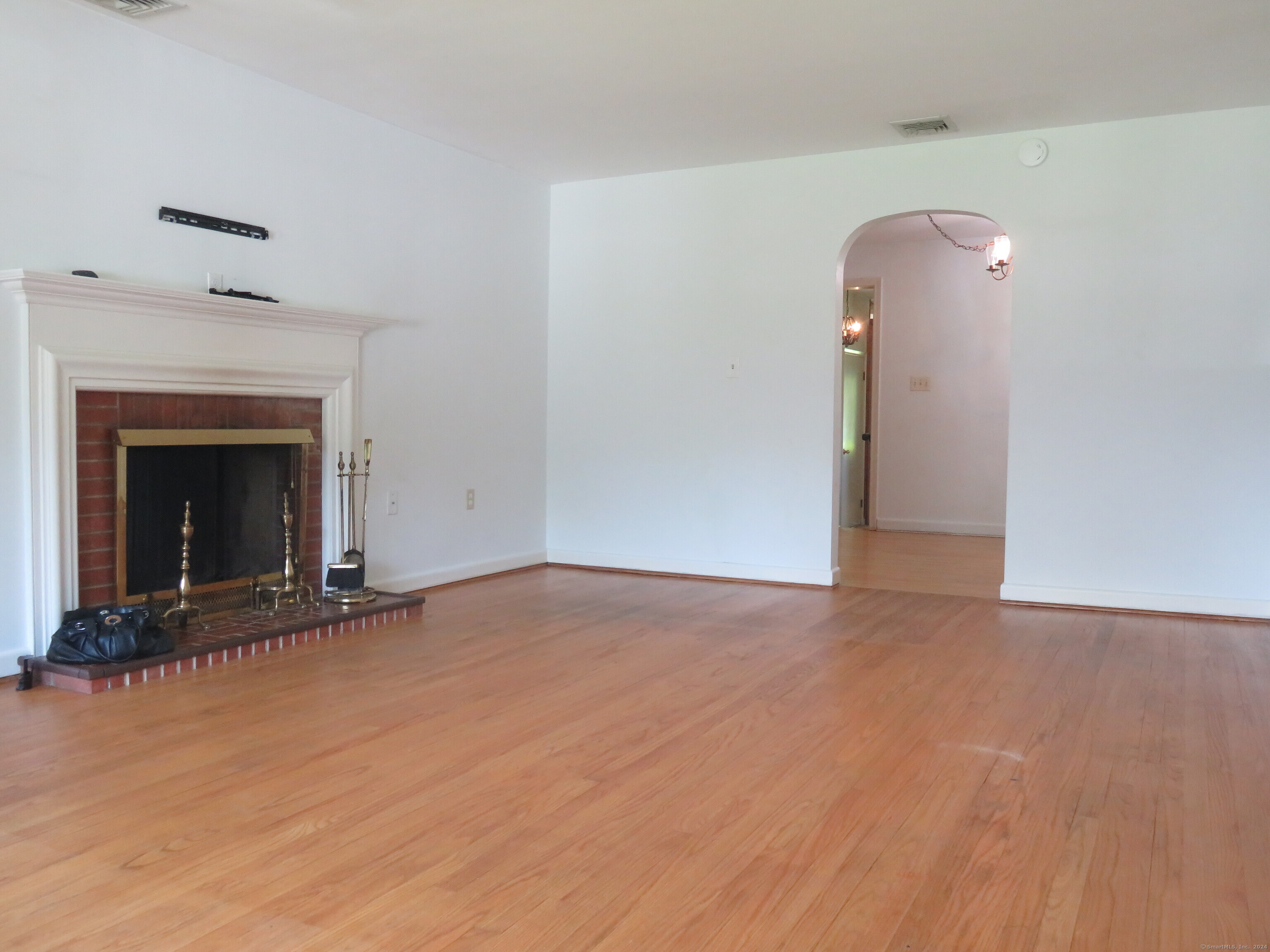 Farmington, Connecticut 06032, United States, 3 Bedrooms Bedrooms, ,2 BathroomsBathrooms,Residential,Active,99788