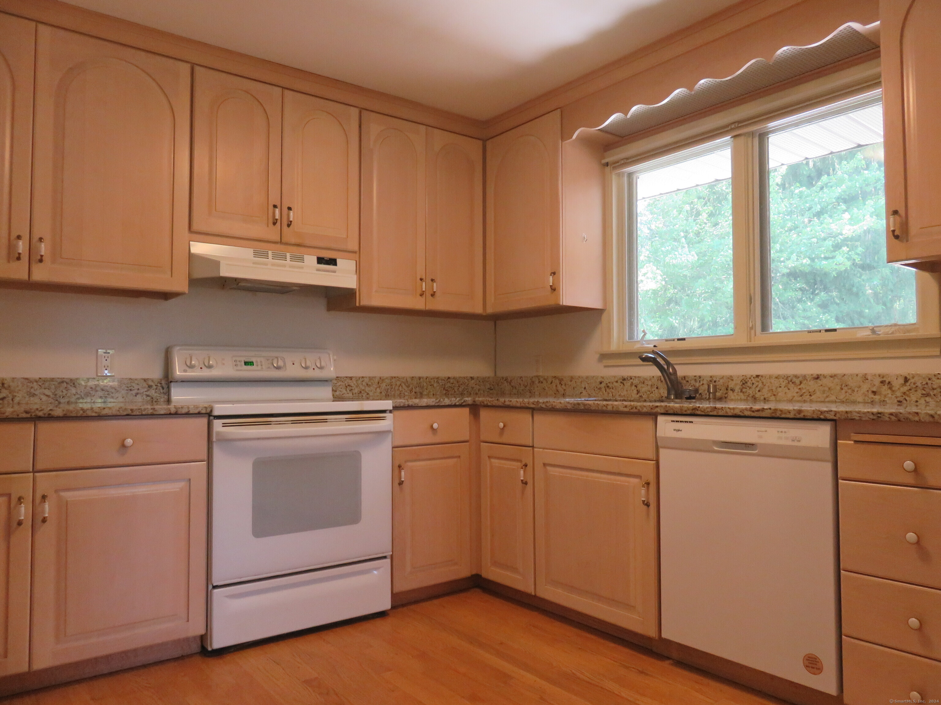 Farmington, Connecticut 06032, United States, 3 Bedrooms Bedrooms, ,2 BathroomsBathrooms,Residential,Active,99788