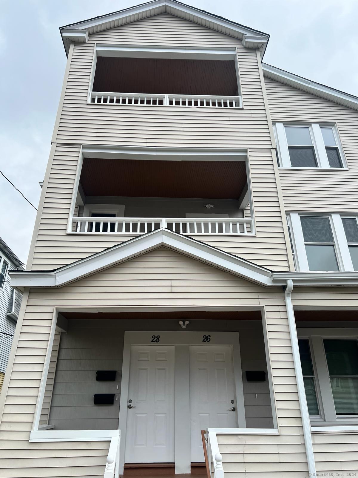 Property for Sale at 2628 Eastford Street 2nd Floor, Hartford, Connecticut - Bedrooms: 3 
Bathrooms: 1 
Rooms: 7  - $2,000