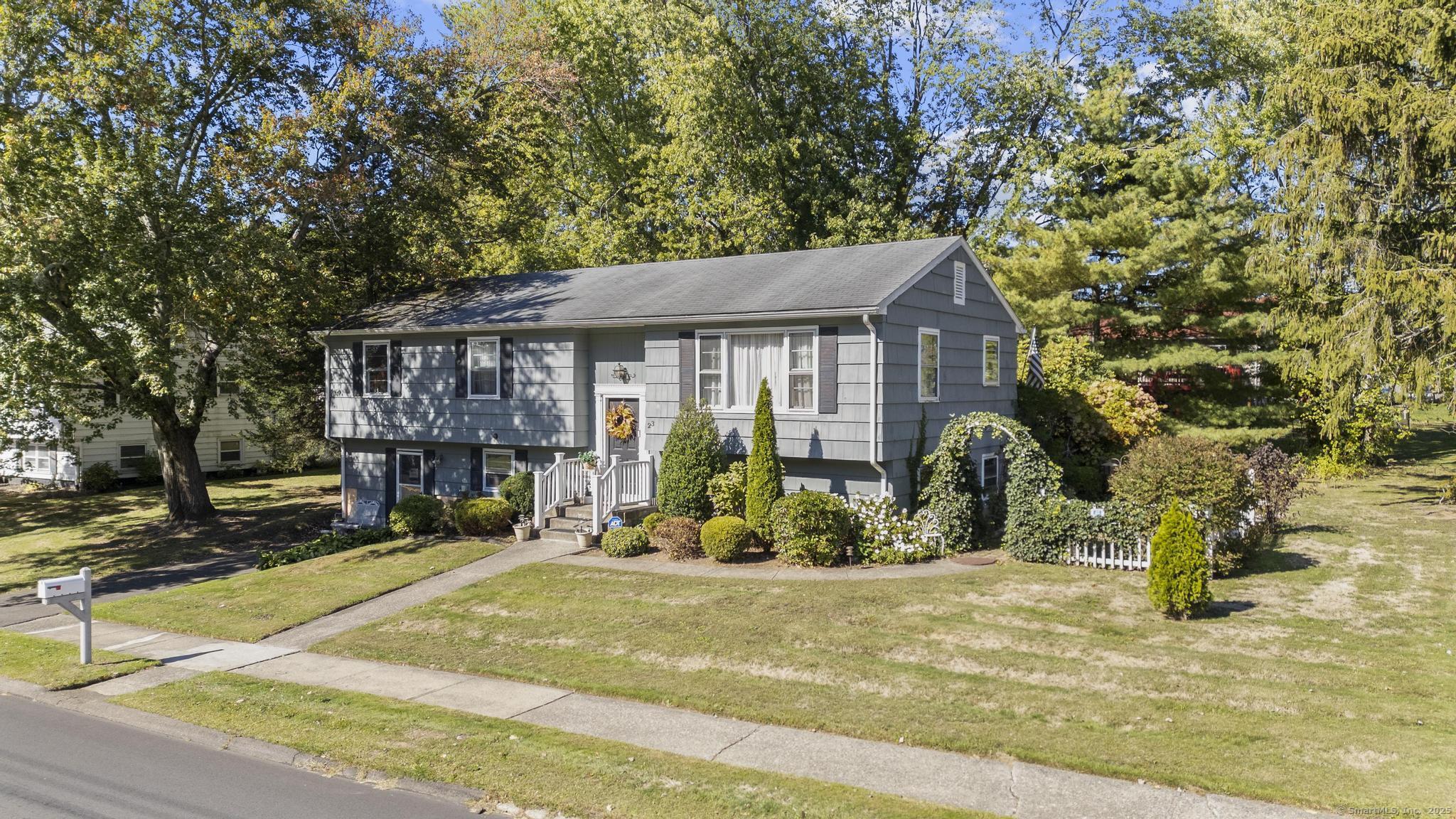 23 Meadowbrook Road