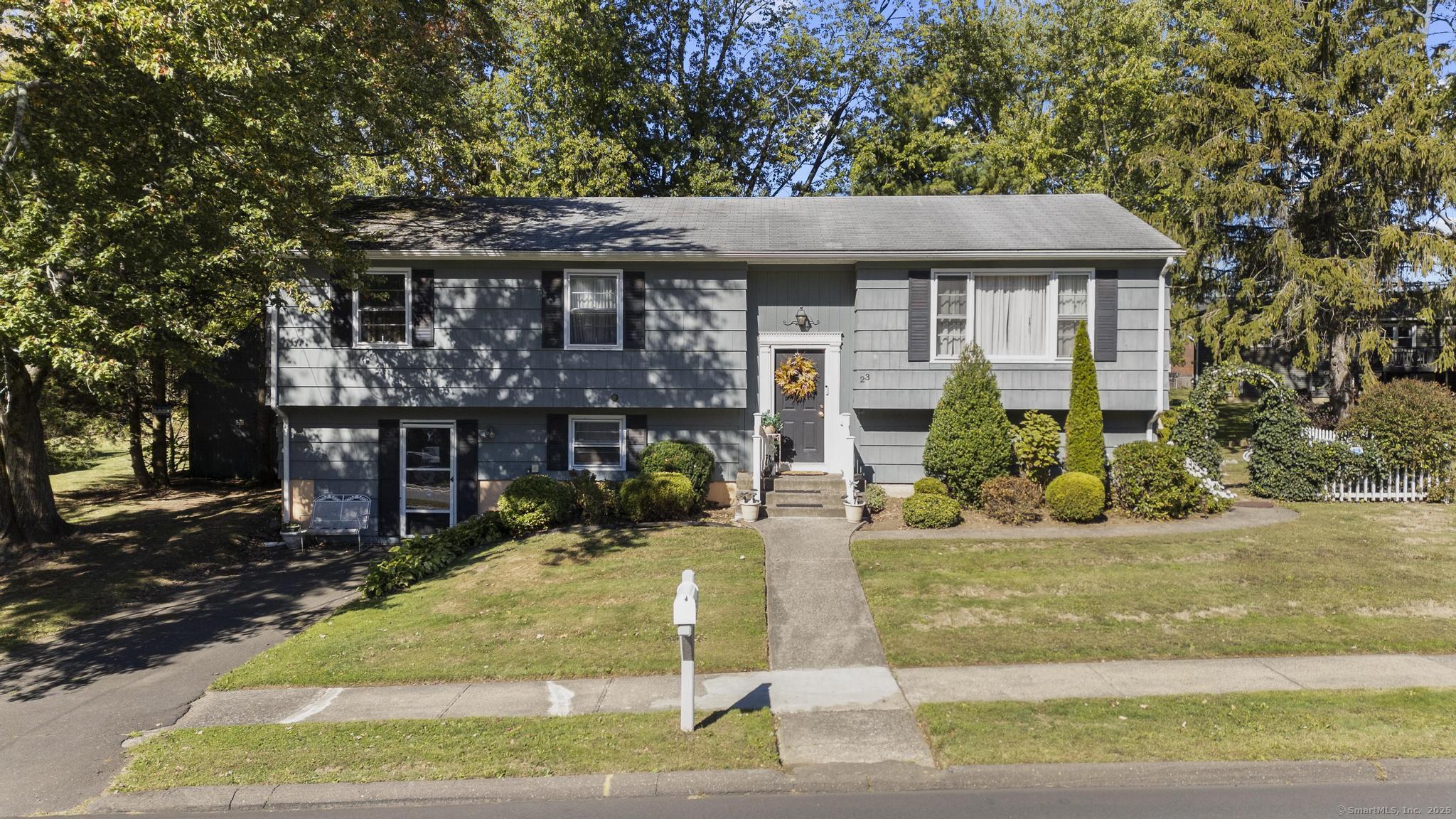23 Meadowbrook Road
