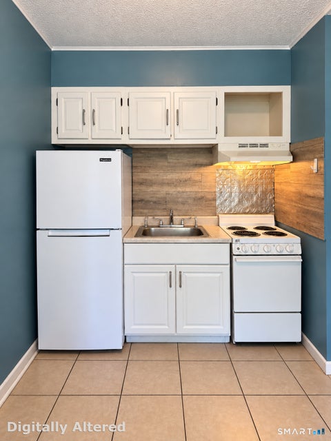 Tiny photo for 860 Wood Avenue #5, Bridgeport, CT 06604 (MLS # 24217525)