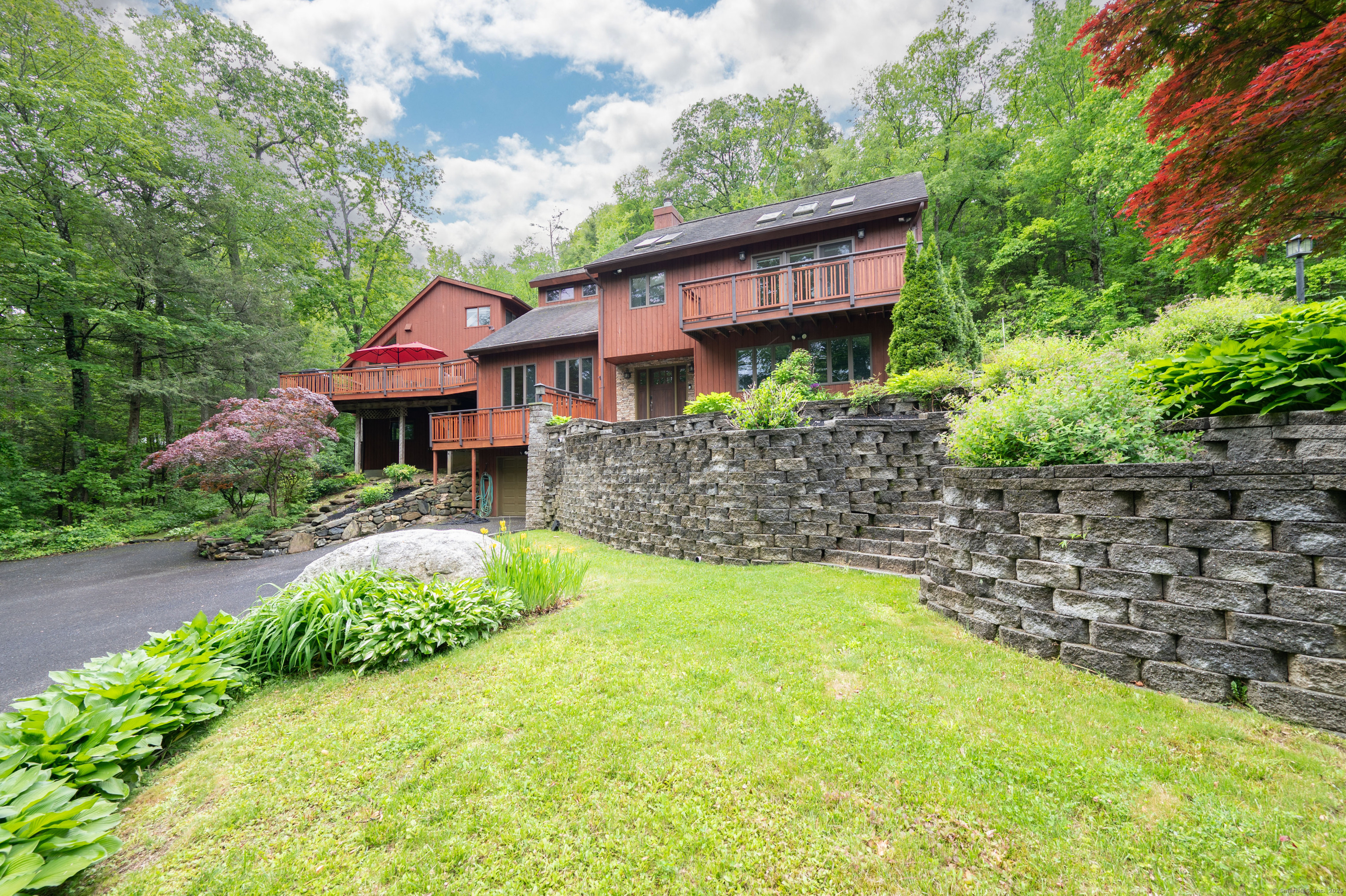 Route 39 Street, Sherman, Connecticut - 4 Bedrooms  
4 Bathrooms  
9 Rooms - 