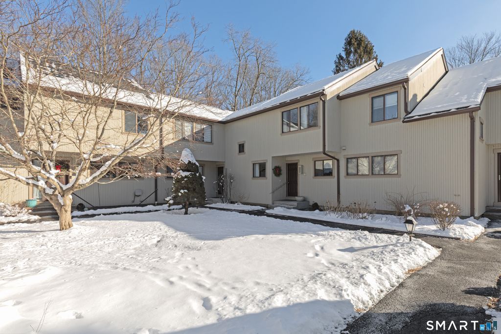 Photo of 9 Highpoint Court #116E, Woodbury, CT 06798 (MLS # 24147973)