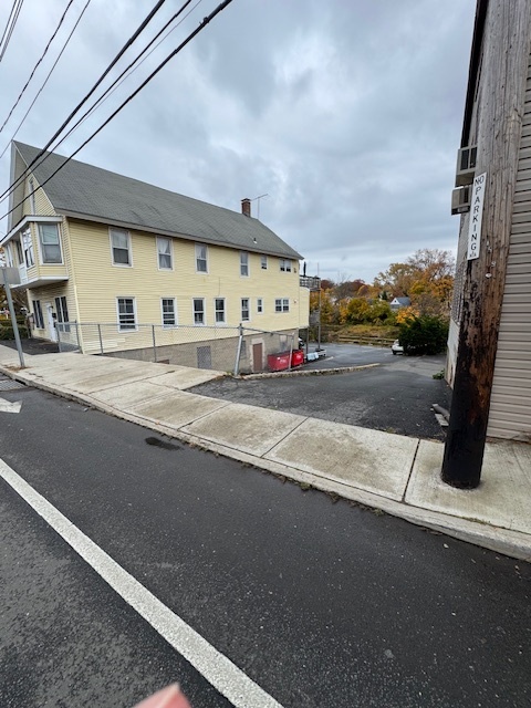 Norwalk, Connecticut 06855, United States, 2 Bedrooms Bedrooms, ,1 BathroomBathrooms,Residential,Active,241623