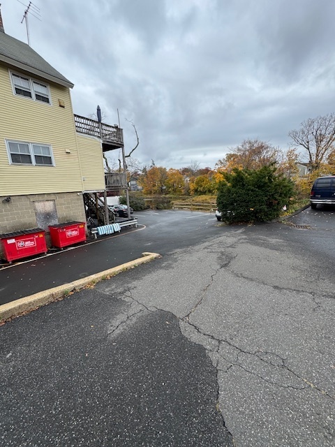 Norwalk, Connecticut 06855, United States, 2 Bedrooms Bedrooms, ,1 BathroomBathrooms,Residential,Active,241623