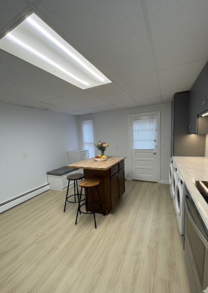 Norwalk, Connecticut 06855, United States, 2 Bedrooms Bedrooms, ,1 BathroomBathrooms,Residential,Active,241623