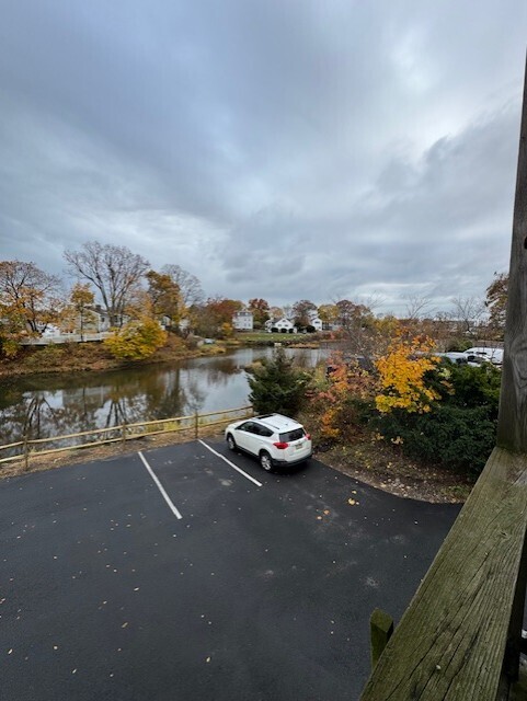 Norwalk, Connecticut 06855, United States, 2 Bedrooms Bedrooms, ,1 BathroomBathrooms,Residential,Active,241623