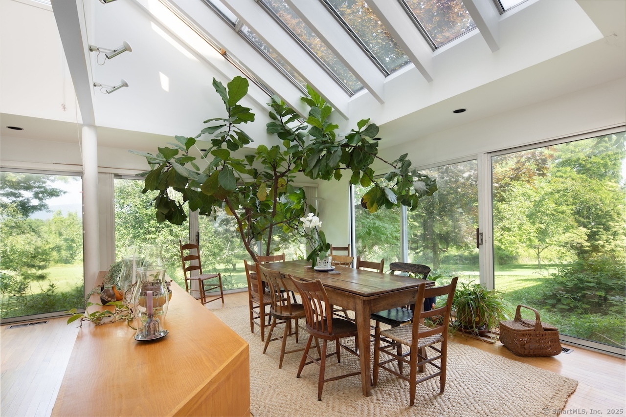 52 Cooper Hill Road