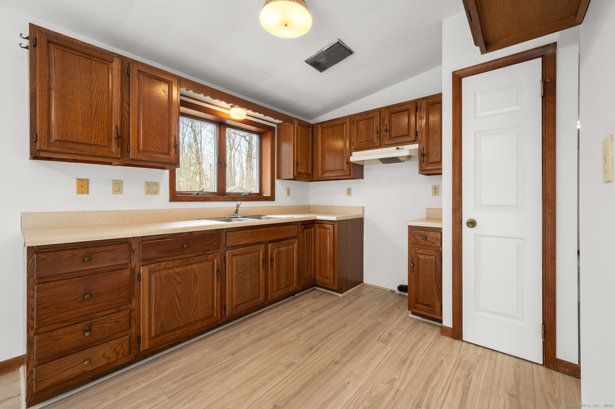 Griswold, Connecticut 06351, United States, 3 Bedrooms Bedrooms, ,1 BathroomBathrooms,Residential,Pending,18778