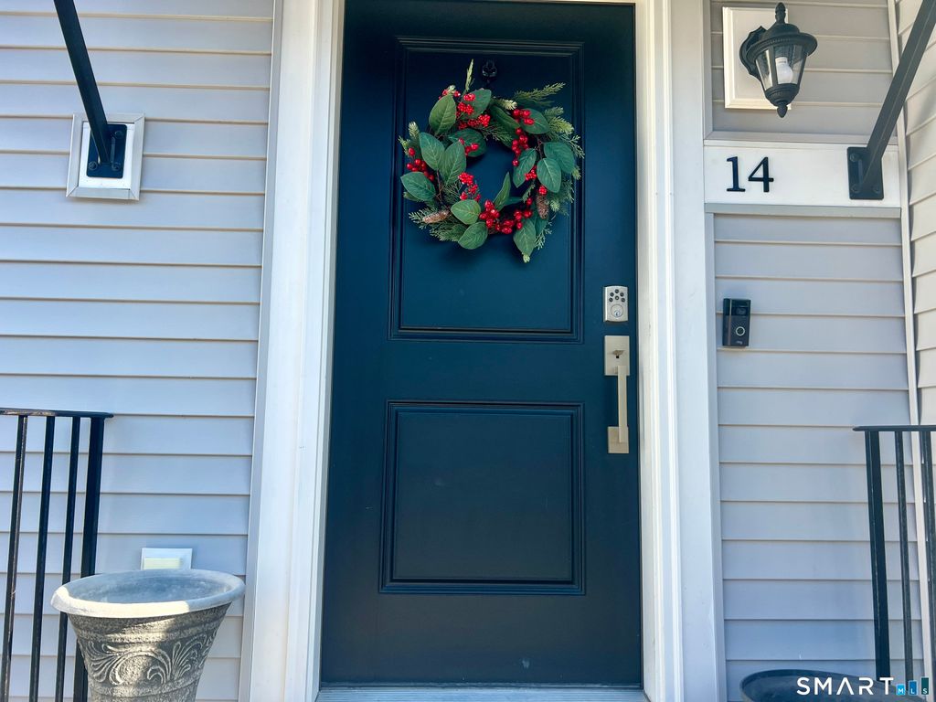 Photo of 14 E Cross Trail #14, Danbury, CT 06810 (MLS # 24148892)