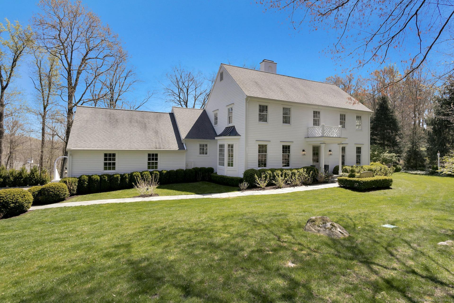 512 Frogtown Road, New Canaan, Connecticut - 4 Bedrooms  
3 Bathrooms  
12 Rooms - 
