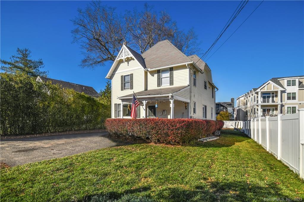 Property for Sale at 64 East Avenue, New Canaan, Connecticut - Bedrooms: 4 
Bathrooms: 2.5 
Rooms: 8  - $1,299,000