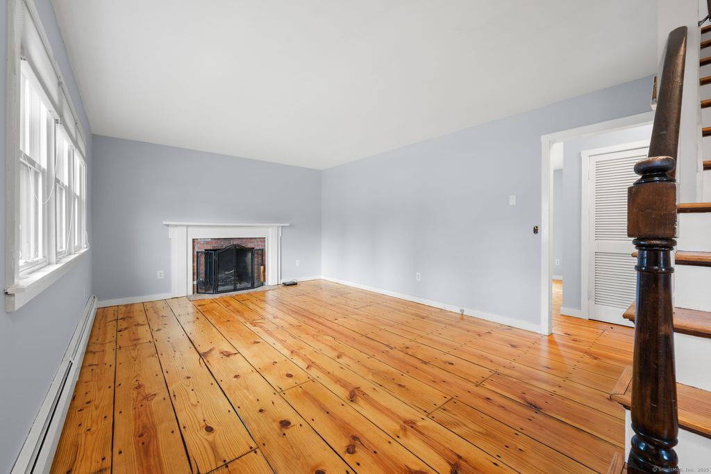 Photo of 11 Glenwood Park S, New London, CT 06320 (MLS # 24133657)