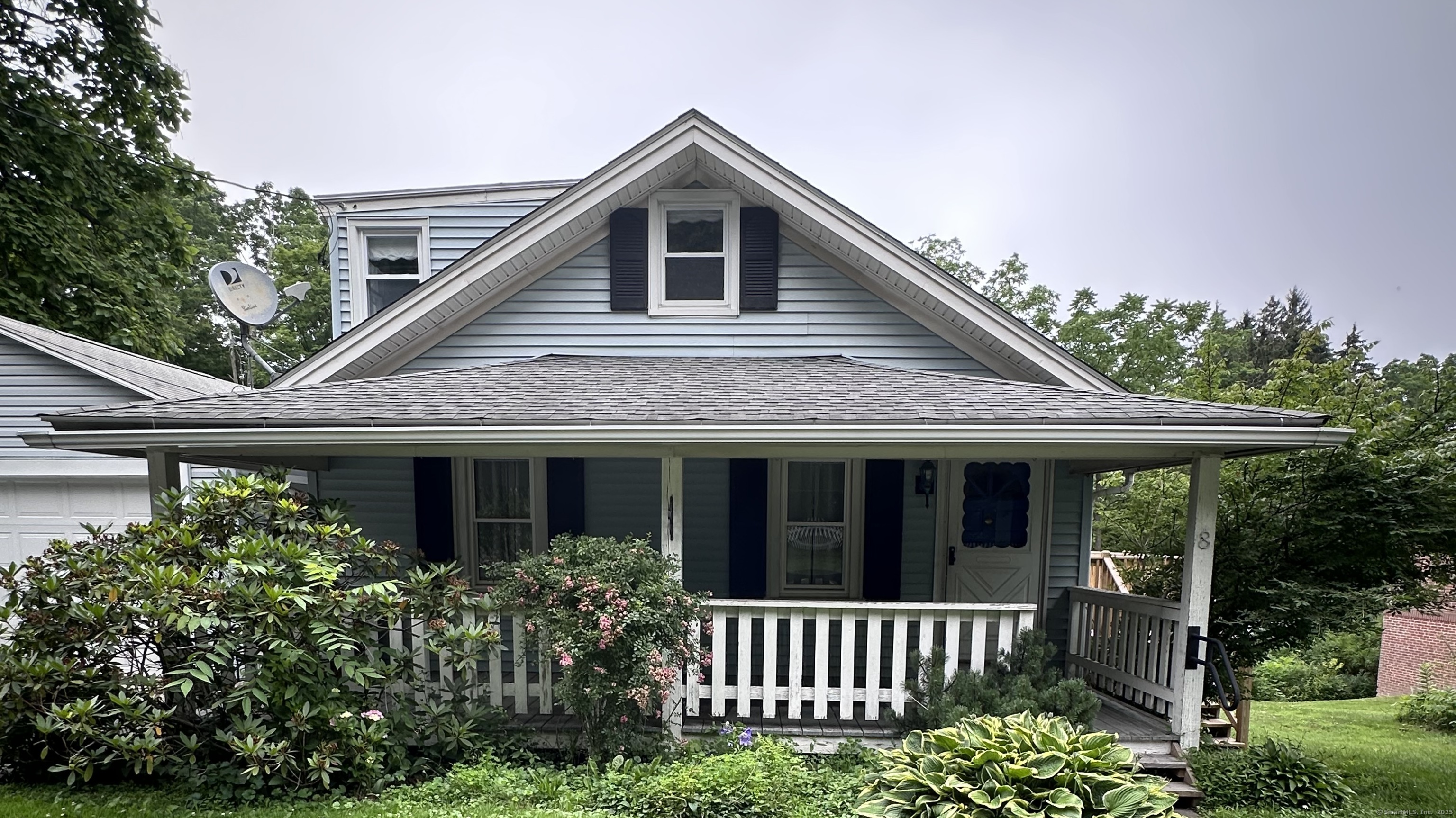 8 Main Street North