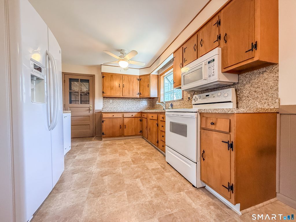 Photo of 27 Londonderry Drive, Wallingford, CT 06492 (MLS # 24157760)