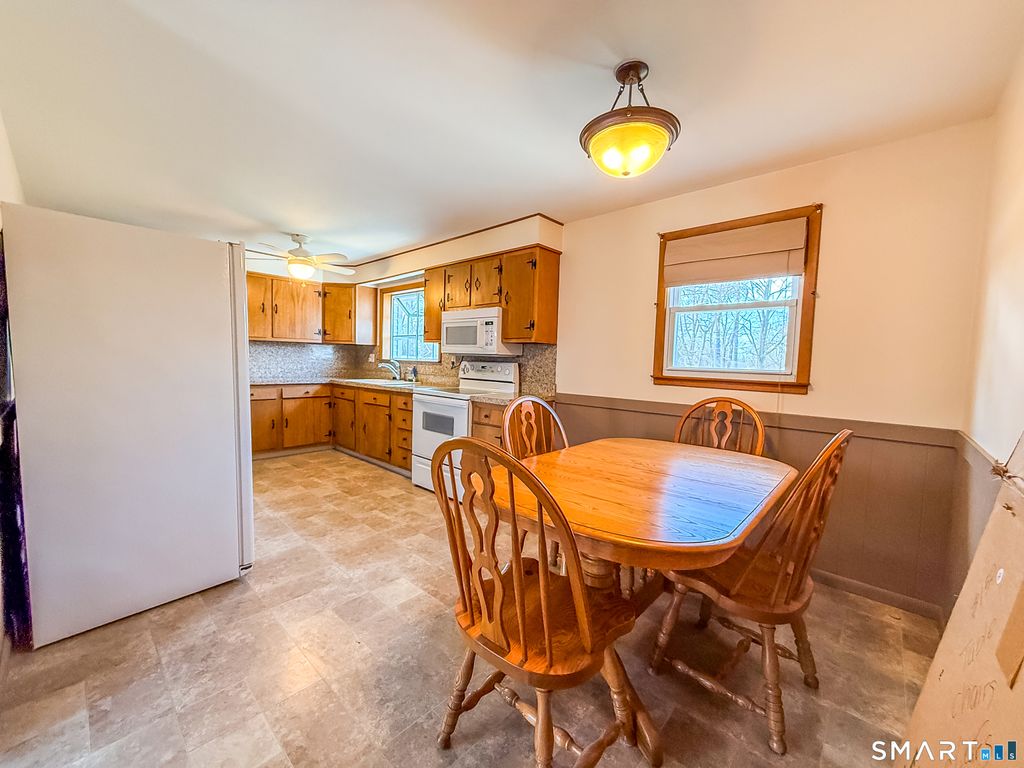 Photo of 27 Londonderry Drive, Wallingford, CT 06492 (MLS # 24157760)