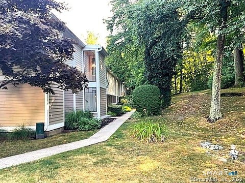 Condo For Sale - 17 Keeler Close #17<br/> Ridgefield, CT 06877