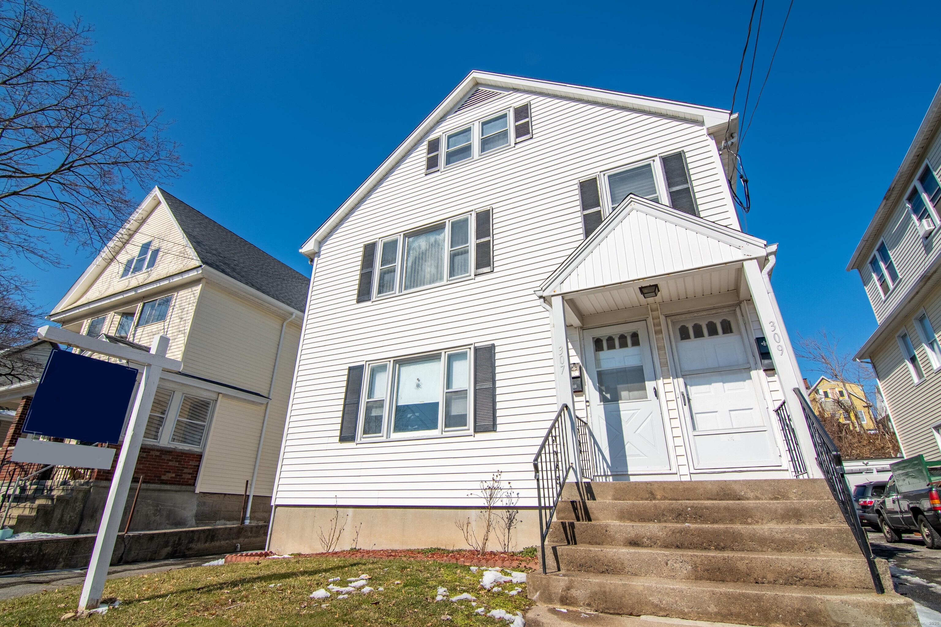 Rental Property at Benham Avenue 2, Bridgeport, Connecticut - Bedrooms: 4 
Bathrooms: 2 
Rooms: 10  - $2,150 MO.