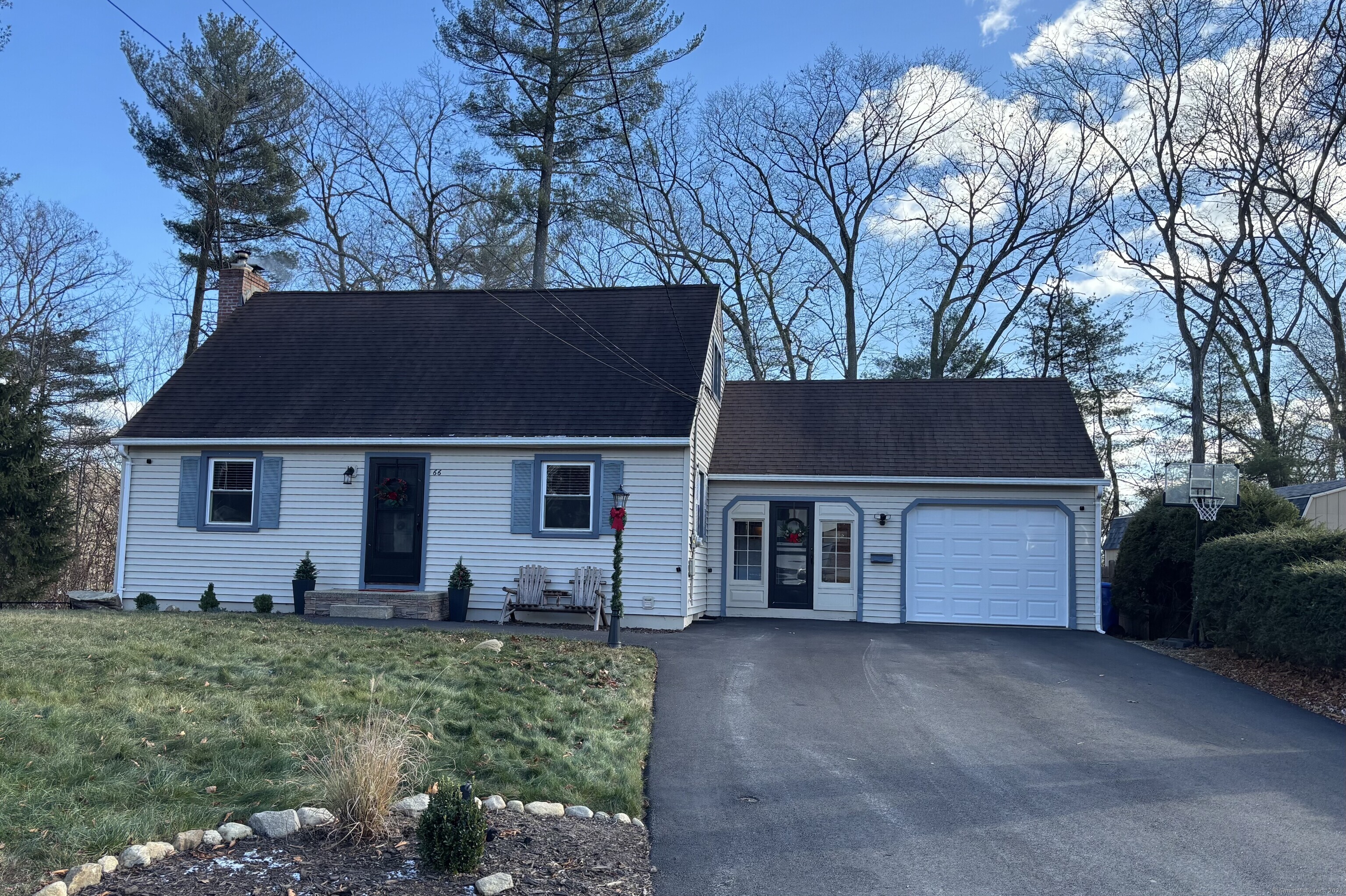 66 Arbor Drive, Torrington, Connecticut - 3 Bedrooms  
2 Bathrooms  
6 Rooms - 